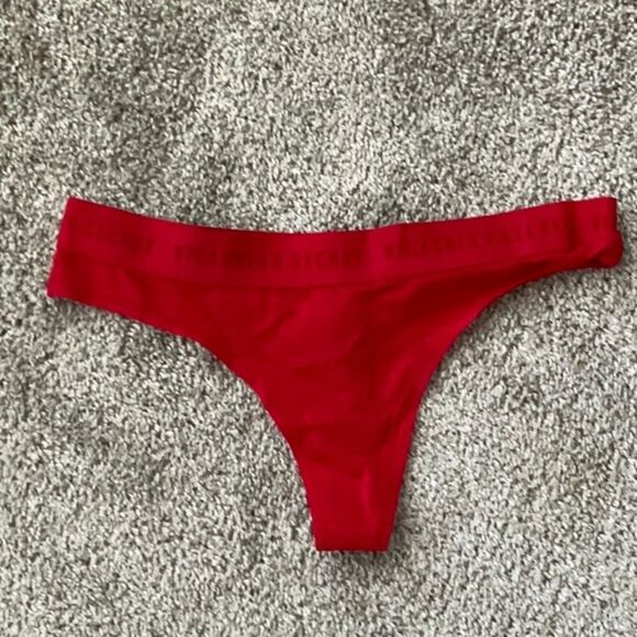 VICTORIA’S SECRET RED THONG - Picture 1 of 3